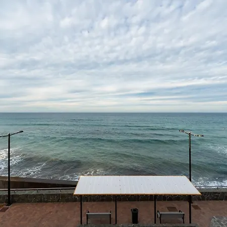 Hébergement de vacances Great House With A Terrace Towards The Ocean