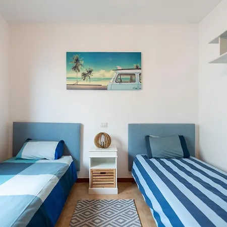 Great House With A Terrace Towards The Ocean Hébergement de vacances Arucas